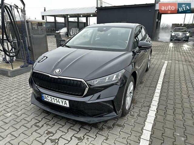 Черный Шкода Enyaq iV, объемом двигателя 0 л и пробегом 51 тыс. км за 21300 $, фото 2 на Automoto.ua