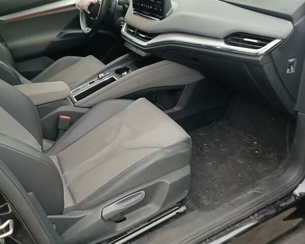 Черный Шкода Enyaq iV, объемом двигателя 0 л и пробегом 214 тыс. км за 16000 $, фото 19 на Automoto.ua