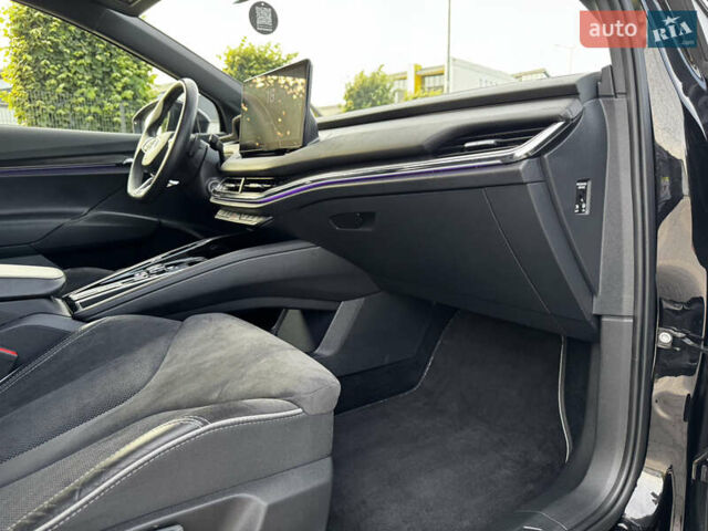 Черный Шкода Enyaq iV, объемом двигателя 0 л и пробегом 49 тыс. км за 28250 $, фото 122 на Automoto.ua