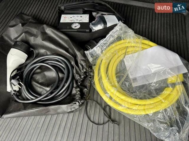 Черный Шкода Enyaq iV, объемом двигателя 0 л и пробегом 269 тыс. км за 16800 $, фото 74 на Automoto.ua