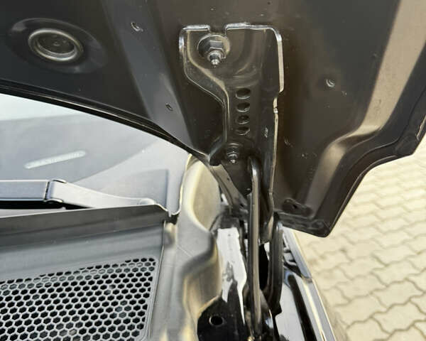 Черный Шкода Enyaq iV, объемом двигателя 0 л и пробегом 49 тыс. км за 28250 $, фото 74 на Automoto.ua