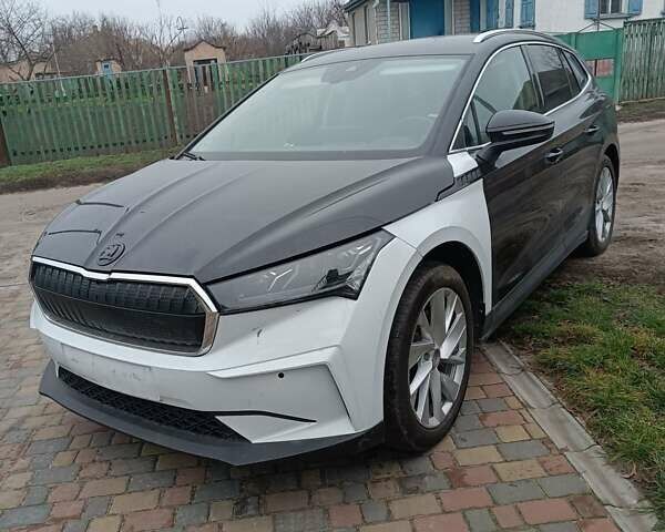 Черный Шкода Enyaq iV, объемом двигателя 0 л и пробегом 214 тыс. км за 16000 $, фото 2 на Automoto.ua