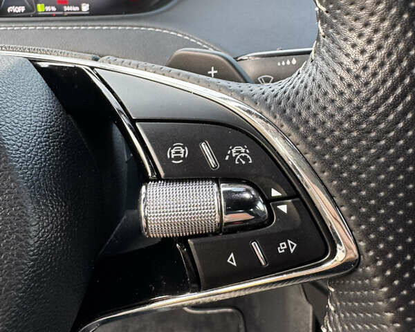 Черный Шкода Enyaq iV, объемом двигателя 0 л и пробегом 49 тыс. км за 28250 $, фото 88 на Automoto.ua