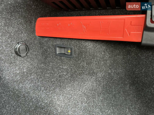 Чорний Шкода Enyaq iV, об'ємом двигуна 0 л та пробігом 150 тис. км за 24700 $, фото 32 на Automoto.ua