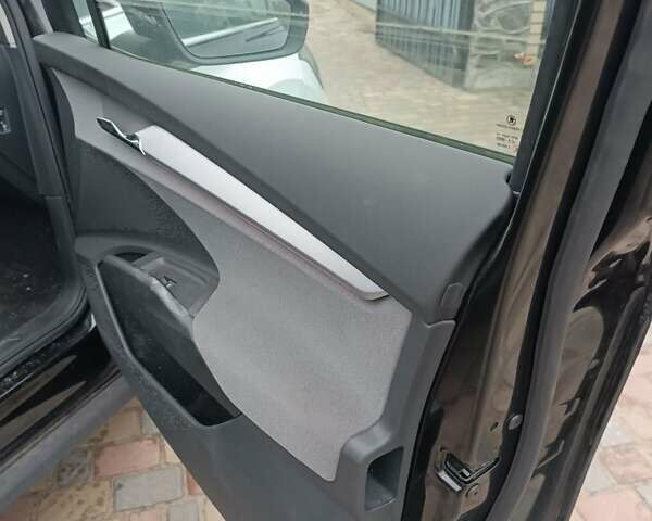 Черный Шкода Enyaq iV, объемом двигателя 0 л и пробегом 214 тыс. км за 16000 $, фото 18 на Automoto.ua