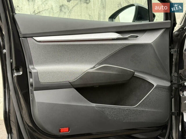 Черный Шкода Enyaq iV, объемом двигателя 0 л и пробегом 113 тыс. км за 27920 $, фото 26 на Automoto.ua