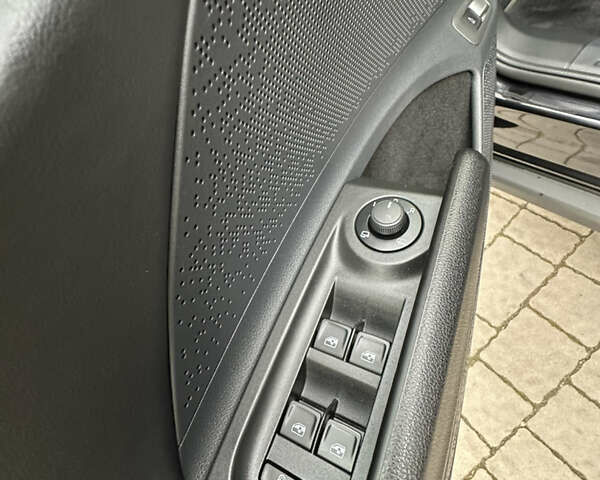 Чорний Шкода Enyaq iV, об'ємом двигуна 0 л та пробігом 150 тис. км за 24700 $, фото 12 на Automoto.ua