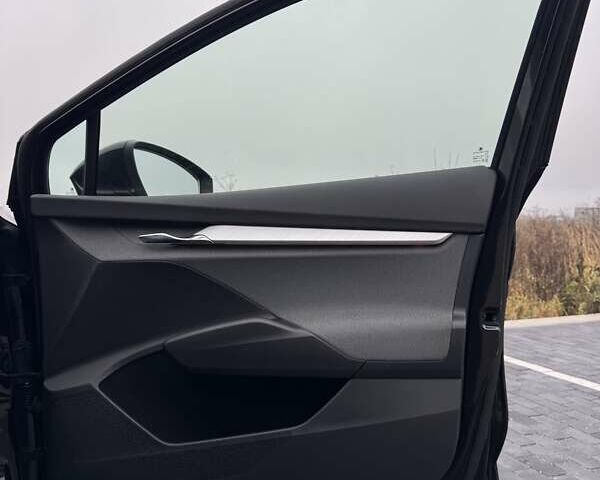 Черный Шкода Enyaq iV, объемом двигателя 0 л и пробегом 269 тыс. км за 16800 $, фото 71 на Automoto.ua