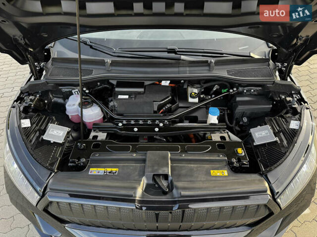 Черный Шкода Enyaq iV, объемом двигателя 0 л и пробегом 49 тыс. км за 28250 $, фото 68 на Automoto.ua