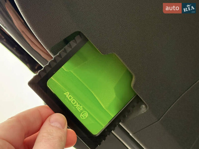 Черный Шкода Enyaq iV, объемом двигателя 0 л и пробегом 113 тыс. км за 27920 $, фото 36 на Automoto.ua