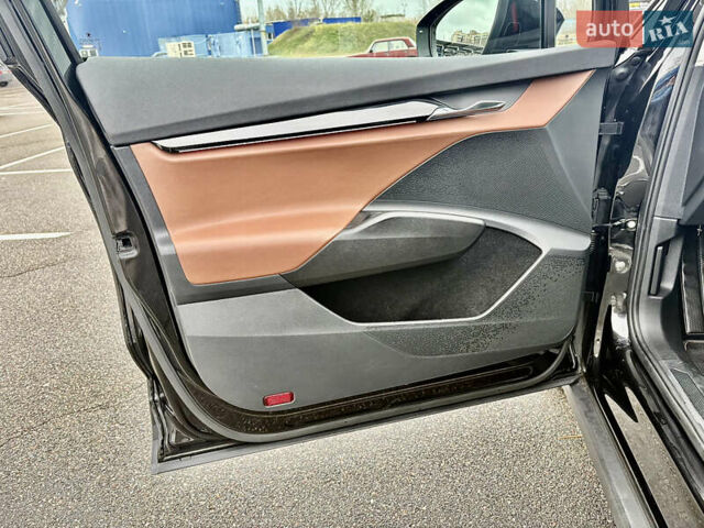 Черный Шкода Enyaq iV, объемом двигателя 0 л и пробегом 186 тыс. км за 18950 $, фото 32 на Automoto.ua