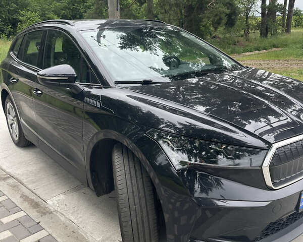 Черный Шкода Enyaq iV, объемом двигателя 0 л и пробегом 150 тыс. км за 20800 $, фото 1 на Automoto.ua