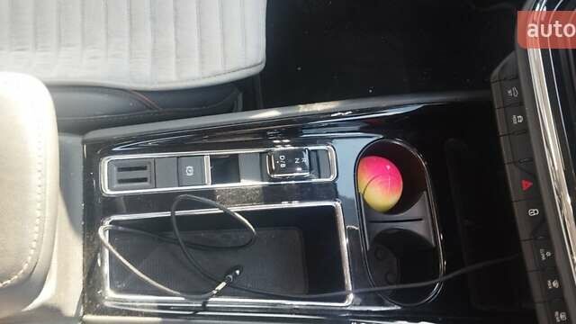 Черный Шкода Enyaq iV, объемом двигателя 0 л и пробегом 198 тыс. км за 19999 $, фото 13 на Automoto.ua