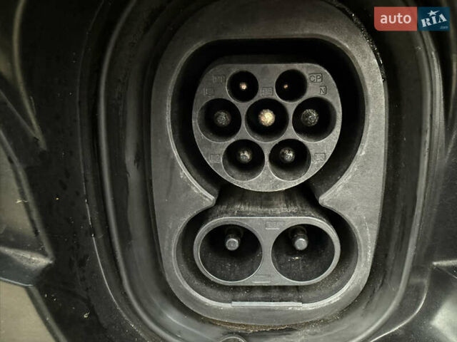 Черный Шкода Enyaq iV, объемом двигателя 0 л и пробегом 111 тыс. км за 27400 $, фото 12 на Automoto.ua