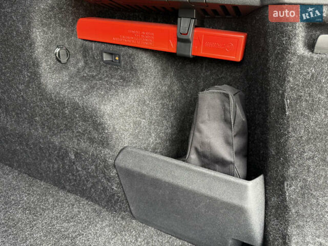 Черный Шкода Enyaq iV, объемом двигателя 0 л и пробегом 111 тыс. км за 27400 $, фото 107 на Automoto.ua