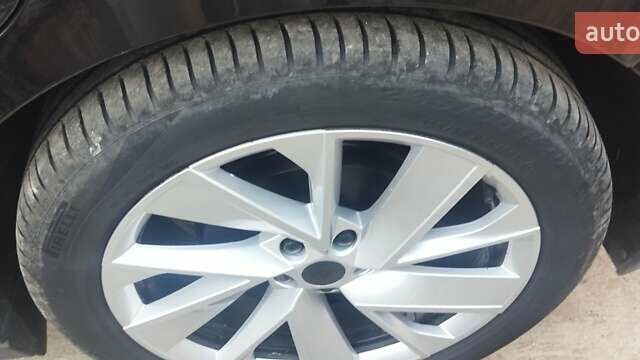 Черный Шкода Enyaq iV, объемом двигателя 0 л и пробегом 198 тыс. км за 19999 $, фото 19 на Automoto.ua