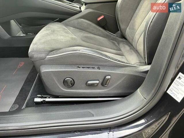 Черный Шкода Enyaq iV, объемом двигателя 0 л и пробегом 144 тыс. км за 26999 $, фото 113 на Automoto.ua