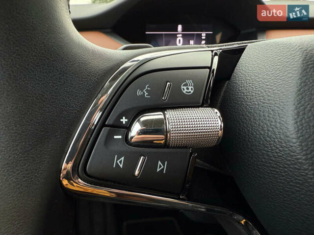 Черный Шкода Enyaq iV, объемом двигателя 0 л и пробегом 111 тыс. км за 28400 $, фото 7 на Automoto.ua