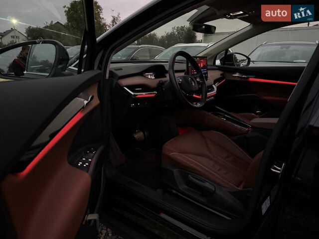 Черный Шкода Enyaq iV, объемом двигателя 0 л и пробегом 111 тыс. км за 28400 $, фото 2 на Automoto.ua