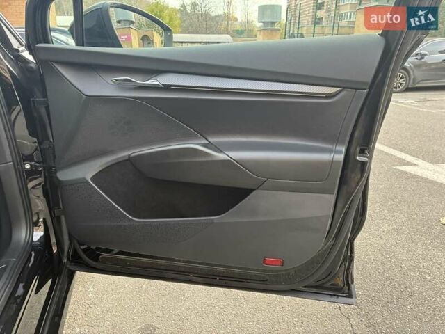 Черный Шкода Enyaq iV, объемом двигателя 0 л и пробегом 144 тыс. км за 26999 $, фото 89 на Automoto.ua