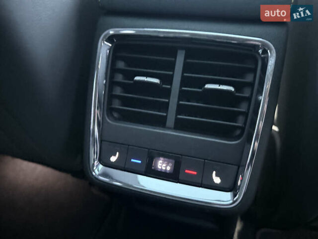 Черный Шкода Enyaq iV, объемом двигателя 0 л и пробегом 163 тыс. км за 24600 $, фото 27 на Automoto.ua