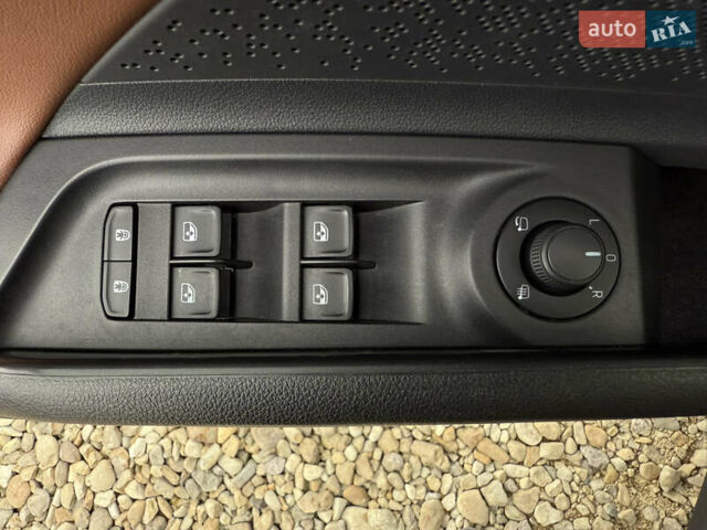 Черный Шкода Enyaq iV, объемом двигателя 0 л и пробегом 111 тыс. км за 28400 $, фото 33 на Automoto.ua