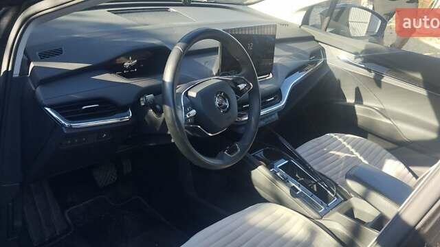 Черный Шкода Enyaq iV, объемом двигателя 0 л и пробегом 198 тыс. км за 19999 $, фото 11 на Automoto.ua