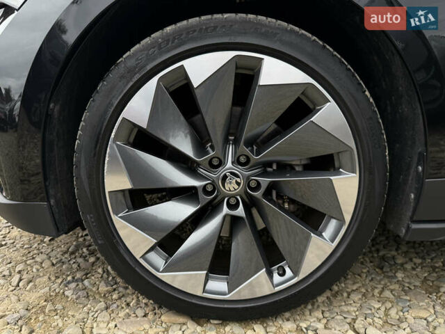 Черный Шкода Enyaq iV, объемом двигателя 0 л и пробегом 111 тыс. км за 27400 $, фото 30 на Automoto.ua