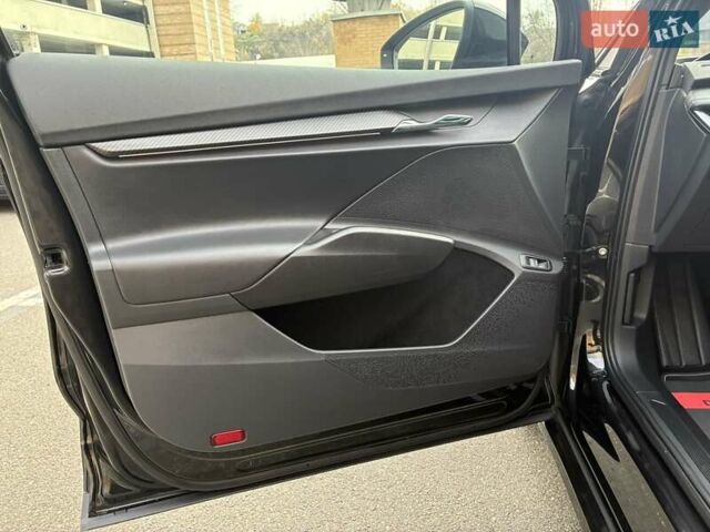 Черный Шкода Enyaq iV, объемом двигателя 0 л и пробегом 144 тыс. км за 26999 $, фото 108 на Automoto.ua