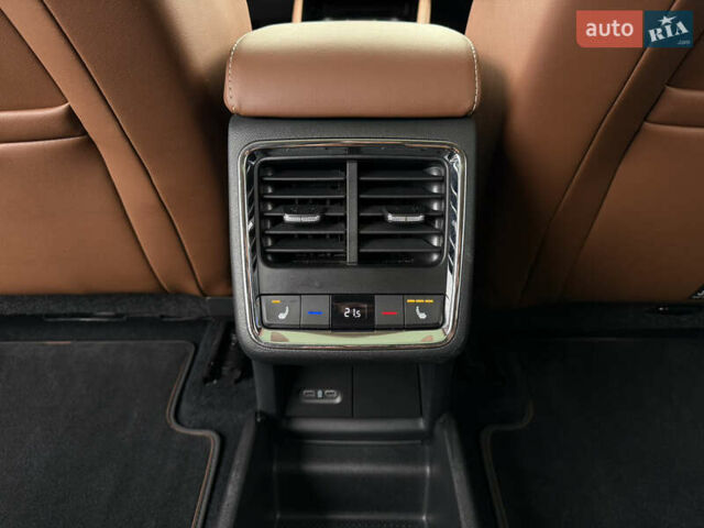 Черный Шкода Enyaq iV, объемом двигателя 0 л и пробегом 111 тыс. км за 27400 $, фото 97 на Automoto.ua