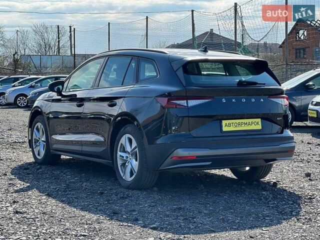 Чорний Шкода Enyaq iV, об'ємом двигуна 0 л та пробігом 6 тис. км за 25990 $, фото 6 на Automoto.ua