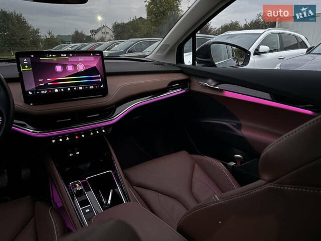 Черный Шкода Enyaq iV, объемом двигателя 0 л и пробегом 111 тыс. км за 28400 $, фото 4 на Automoto.ua