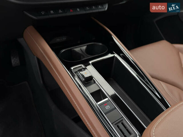 Черный Шкода Enyaq iV, объемом двигателя 0 л и пробегом 111 тыс. км за 27400 $, фото 90 на Automoto.ua