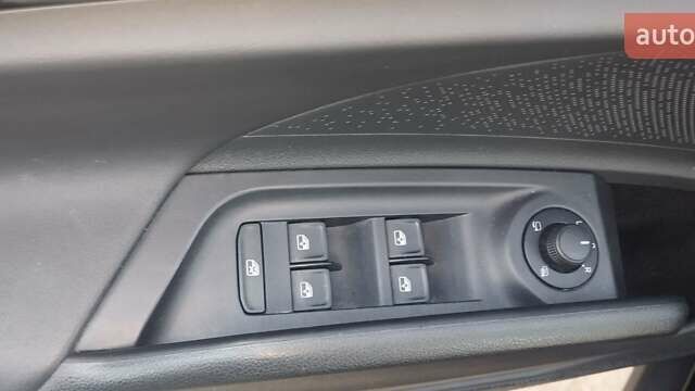 Черный Шкода Enyaq iV, объемом двигателя 0 л и пробегом 198 тыс. км за 19999 $, фото 1 на Automoto.ua