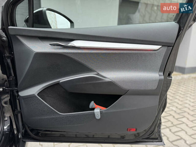 Черный Шкода Enyaq iV, объемом двигателя 0 л и пробегом 160 тыс. км за 18700 $, фото 49 на Automoto.ua