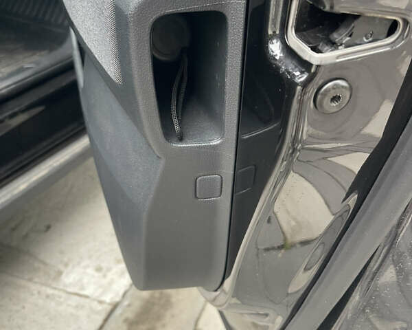 Черный Шкода Enyaq iV, объемом двигателя 0 л и пробегом 150 тыс. км за 20800 $, фото 13 на Automoto.ua