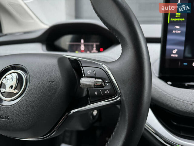 Черный Шкода Enyaq iV, объемом двигателя 0 л и пробегом 160 тыс. км за 18700 $, фото 70 на Automoto.ua