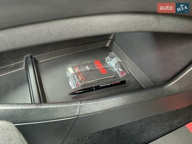 Черный Шкода Enyaq iV, объемом двигателя 0 л и пробегом 144 тыс. км за 26999 $, фото 99 на Automoto.ua