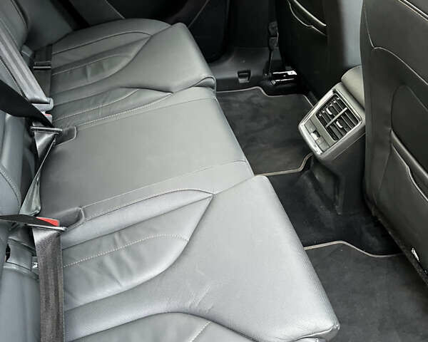 Чорний Шкода Enyaq iV, об'ємом двигуна 0 л та пробігом 70 тис. км за 27900 $, фото 8 на Automoto.ua