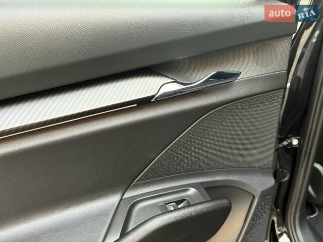 Черный Шкода Enyaq iV, объемом двигателя 0 л и пробегом 144 тыс. км за 26999 $, фото 86 на Automoto.ua