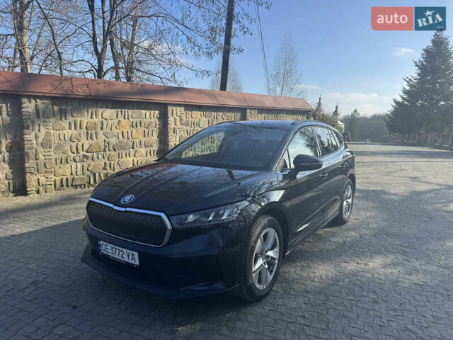 Черный Шкода Enyaq iV, объемом двигателя 0 л и пробегом 60 тыс. км за 27145 $, фото 2 на Automoto.ua