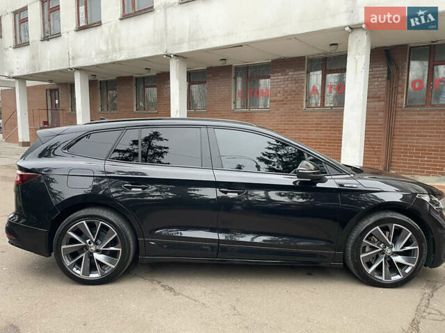 Черный Шкода Enyaq iV, объемом двигателя 0 л и пробегом 28 тыс. км за 38900 $, фото 4 на Automoto.ua