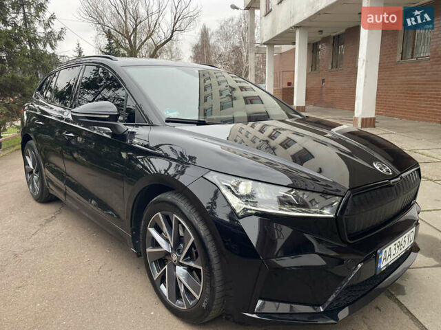 Черный Шкода Enyaq iV, объемом двигателя 0 л и пробегом 28 тыс. км за 38900 $, фото 2 на Automoto.ua