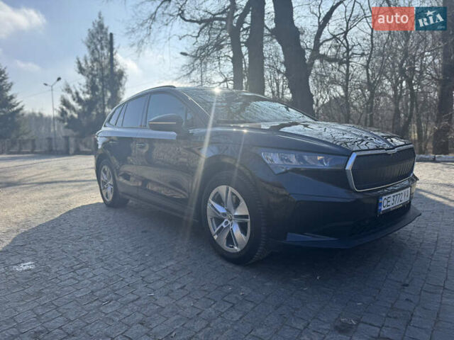 Черный Шкода Enyaq iV, объемом двигателя 0 л и пробегом 60 тыс. км за 27145 $, фото 3 на Automoto.ua