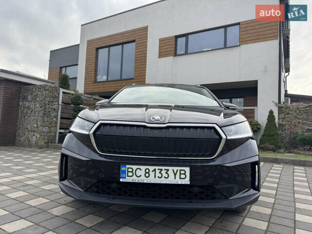 Черный Шкода Enyaq iV, объемом двигателя 0 л и пробегом 10 тыс. км за 33900 $, фото 2 на Automoto.ua