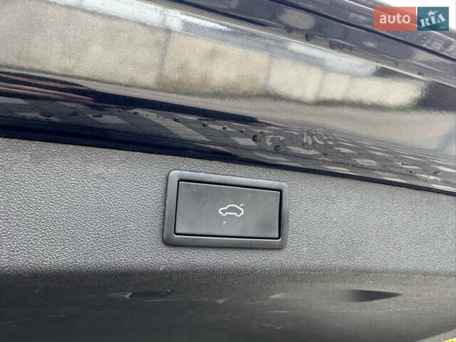 Черный Шкода Enyaq iV, объемом двигателя 0 л и пробегом 10 тыс. км за 33900 $, фото 12 на Automoto.ua