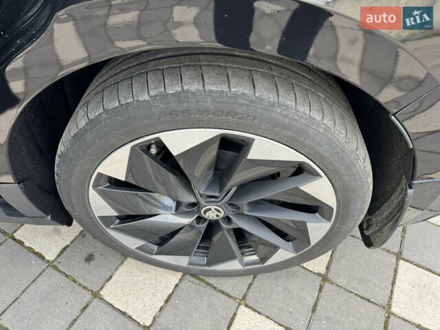 Черный Шкода Enyaq iV, объемом двигателя 0 л и пробегом 10 тыс. км за 33900 $, фото 42 на Automoto.ua