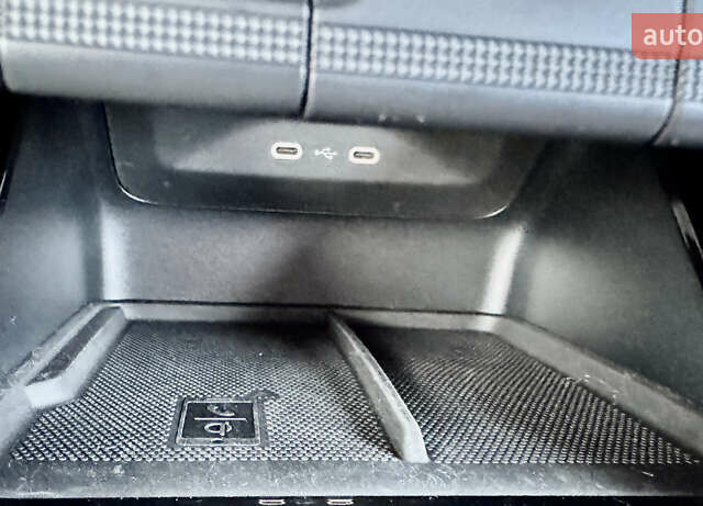 Красный Шкода Enyaq iV, объемом двигателя 0 л и пробегом 35 тыс. км за 23995 $, фото 115 на Automoto.ua