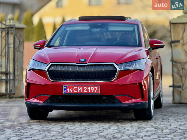 Красный Шкода Enyaq iV, объемом двигателя 0 л и пробегом 35 тыс. км за 23995 $, фото 3 на Automoto.ua