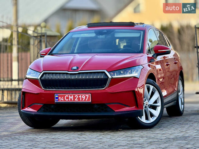 Красный Шкода Enyaq iV, объемом двигателя 0 л и пробегом 35 тыс. км за 23995 $, фото 4 на Automoto.ua